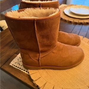 Makalu Brown Suede Boots
